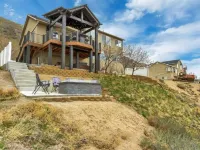 Ski Retreat with Hot Tub & 360 Views of SLC from 5bd 4ba in Draper, 100% 5 Stars Hotéis em Draper
