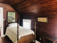 Historic Farmhouse/privacy/breathtaking views -Facebook @Valley View Escape, LLC