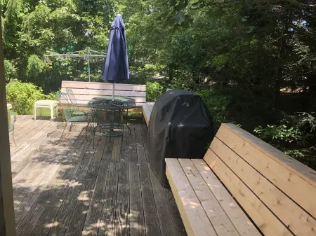 Beautiful 5 BR, 4.5 baths w/ modern conveniences Отели рядом с достопримечательностью «ЙМКА Мартас-Винъярд»