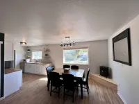 Updated Cozy Downtown Forest Retreat