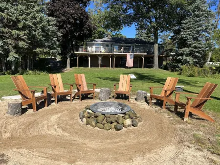 Private Elk Lake Cottage minutes from Elk Rapids