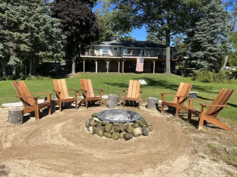 Private Elk Lake Cottage minutes from Elk Rapids