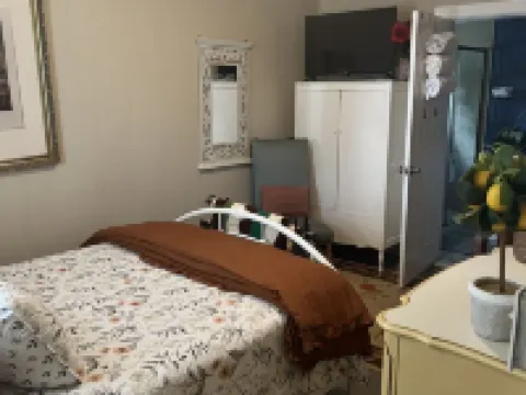 Amazing Location- Skiing Nearby, Hot Tub, TV & Huge Deck! Country Charm Inside! Hotels in Luray