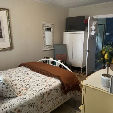 Amazing Location- Skiing Nearby, Hot Tub, TV & Huge Deck! Country Charm Inside!