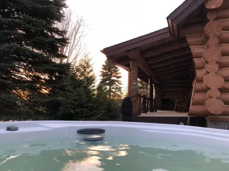 Charlevoix's Beautiful Log Home