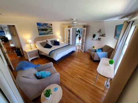 No parties, quiet, 3 bed, 2 bath.