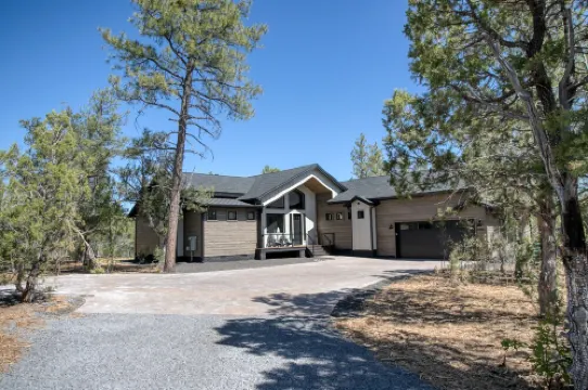 DWELL - Luxury In Torreon - Family Friendly, Tesla Charger