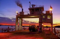 Sunset Cabin at Sweet Retreat Waterfront