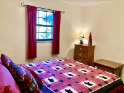 Cozy Cottage near National Park w/ Awesome Mountain Views! Extremely clean!