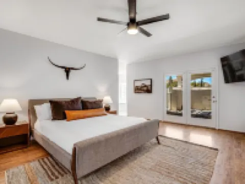 5-bedroom vacation home 15 minutes to Joshua Tree National Park Hotels in Yucca Valley