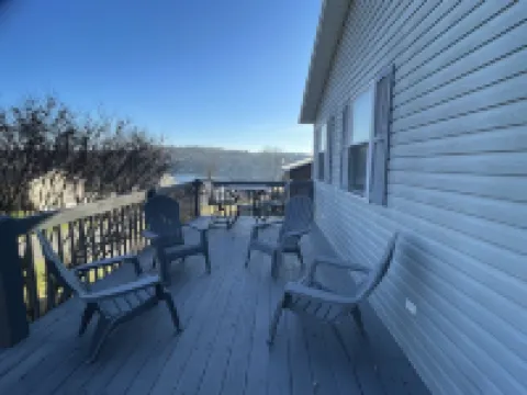 Lake House Artistic Spa-Like Retreat - Quiet Peaceful cul-de-sac - Pet-Friendly!