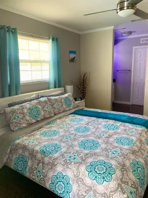 Perfect home away, modern amenities, ~ Heated Pool ~ Close to S. Venice Beach Hotels near Venice Train Depot - Public Boat Ramp