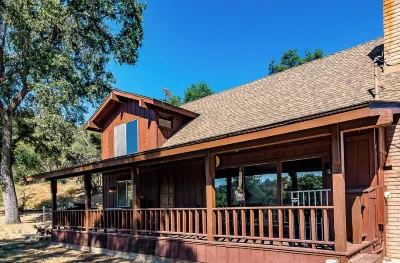 Nestled in the forest. Hotels near Lakes Trail in Sequoia National Park