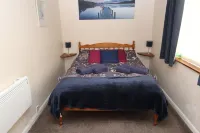 Spacious dog-friendly cottage in an idyllic rural setting near amazing beaches