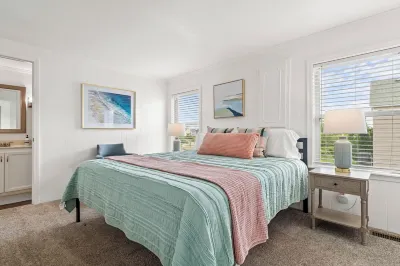 Short Walk to Beach - Hot Tub - Community Pool - YMCA Access - Family Friendly Hoteles cerca de Jockey's Ridge State Park