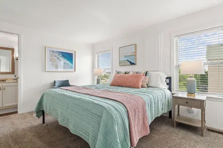 Short Walk to Beach - Hot Tub - Community Pool - YMCA Access - Family Friendly