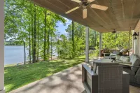 LAKEFRONT HOME DIRECTLY ON LAKE OCONEE WITH BOAT RENTAL