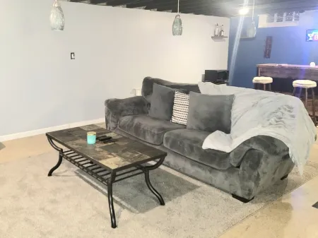 Charming 3-bedroom house with AC, WiFi in Clinton Township