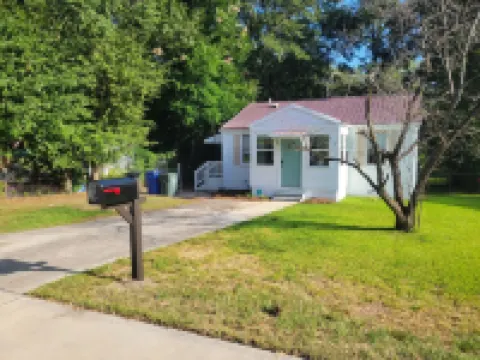 Charming 2-Bedroom, 1-Bath bungalow