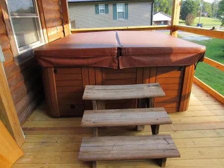 Lake house. Less than 3 miles from beautiful Lake Cumberland. Отели в г. Джеймстаун