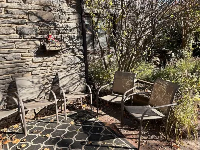 Comfy Tudor in suburban setting, 5mi from Center City Philadelphia. Coffee bar! 호크 섬 주변 호텔