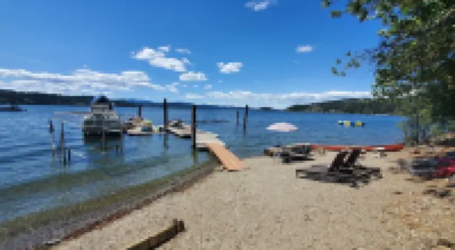 Private lakeside A-frame cabin w/ hot tub, beach, docks, games... 4 season fun!
