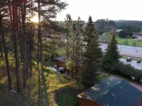 Old Town Cottage: Nestled on a forested hillside on the edge of Hill City