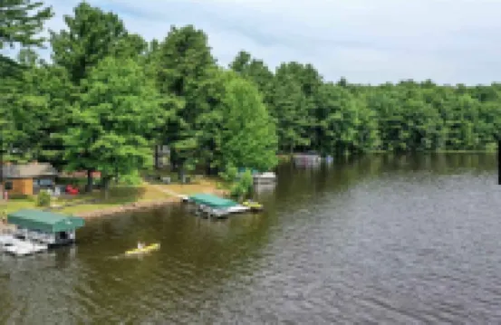 Lakefront 5 Bedroom Cabin on Mead Lake