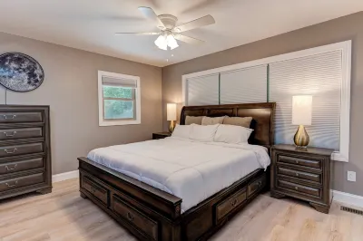 3 Bedroom House in DuPont with Hot-tub, Sauna, and Game Room! Hotels near DuPont State Recreational Forest Visitor Center