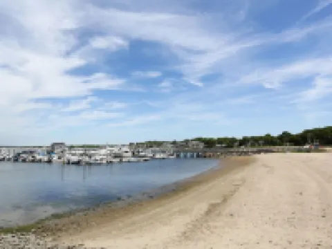 Luxury Monument Beach Villa /Short term rentals Hoteles en Bourne