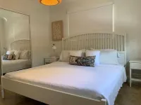 Key Biscayne 1 bedroom walk to Beach & town