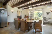 Offers an ideal holiday set in the peaceful countryside of St Remy de Provence