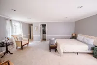 The Woodinville Wonderland Luxury Vacation Home and Event Venue Hotels in Union Hill-Novelty Hill