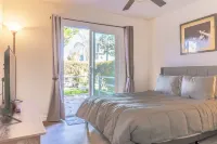 Bay View Condo 1/2 block to Beach Park-Spa and Private Patio-Dog Friendly Hotels in Pacific Beach