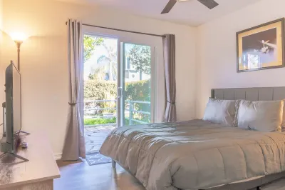 Bay View Condo 1/2 block to Beach Park-Spa and Private Patio-Dog Friendly 太平洋海灘住宿飯店