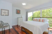 Secluded 20 acre 10BR ultra contemporary retreat Hotels in Manchester-by-the-Sea