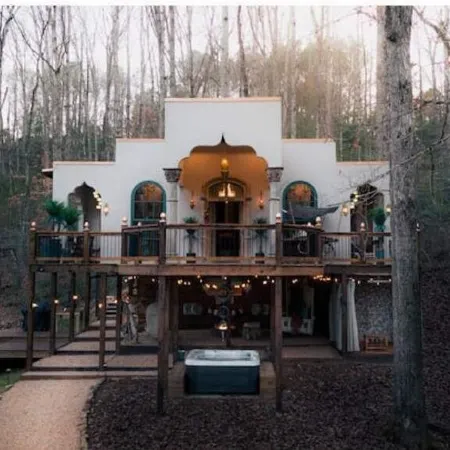 “The Flying Carpet” Moroccan Treehouse