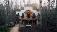 “The Flying Carpet” Moroccan Treehouse Hotel di 