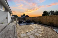 🧜🏼‍♀️Mermaid Kisses-St Andrews Charmer!! Sleeps 8 and 10 minutes to the 🏝️ Hotels near The Zen Center