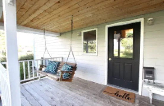 Farm house on 2 lovely acres outside of Bozeman, Pets Allowed & State Licensed