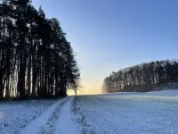 Gemütliche Ferienwohnung Direkt am Fahrrad- Wanderweg / 2 Gehminuten vom Badesee