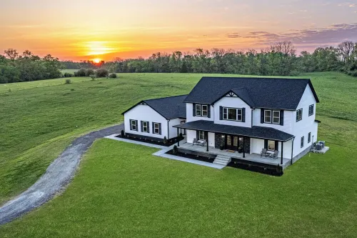 Modern Farmhouse Near Distilleries! Hot Tub, GameRoom, Firepit, Luxury, 5-Acres!