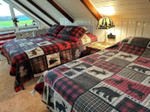 Cozy Indian Lake Chalet on Golf Course w/ Arcade Game Room. Close to flight 93 Hotels in Indian Lake