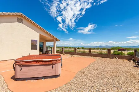 Beautiful Benson Getaway with Hot Tub