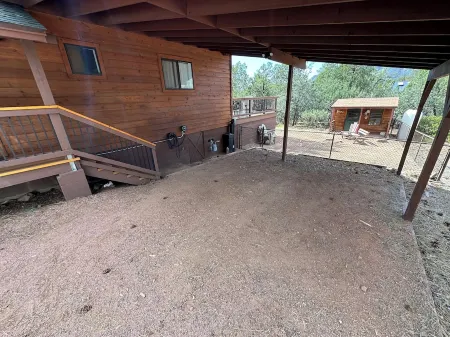 Ponderosa Place, Charming Cabin with Large Deck and Mountain View, Veteran Owned