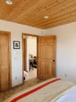 Couples getaway in cozy casita! Taos mountain Views!