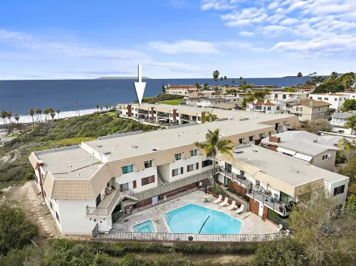 Beautiful San Clemente Beach Condo, Walking to the Sand