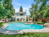 Home oasis with sauna, jacuzzi, pool & heated gazebo!