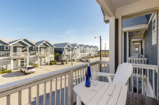 4br/3Ba Oceanview from balcony!  Sleeps 12 w/ hot tub!