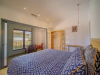 Family villa for 16 with pool and spa 50m from the beach